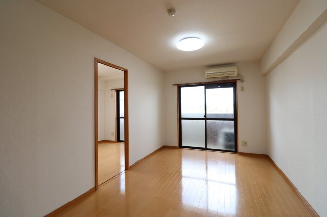 アーニスト新合川の居間・リビング