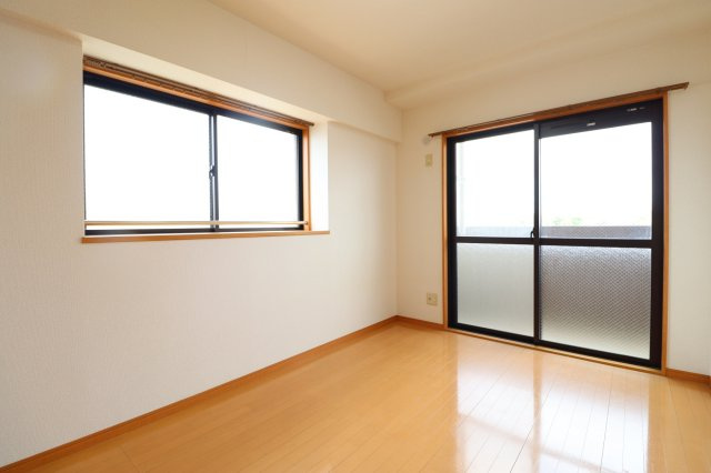 アーニスト新合川の洋室