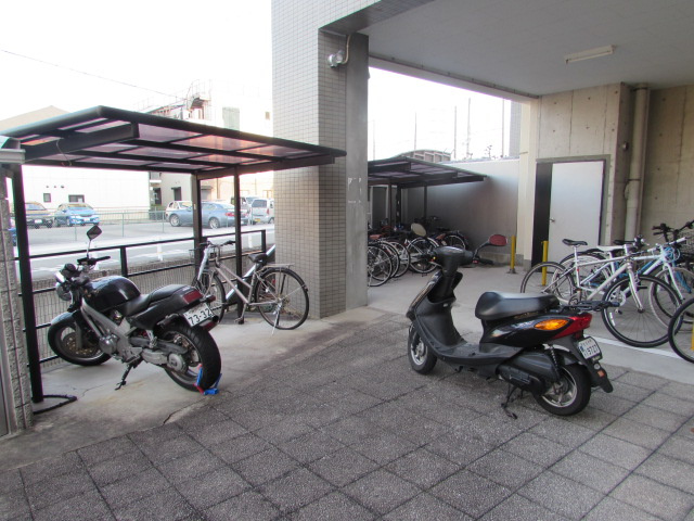 ケイズキューブのその他共用部分|バイク置場と駐輪場です