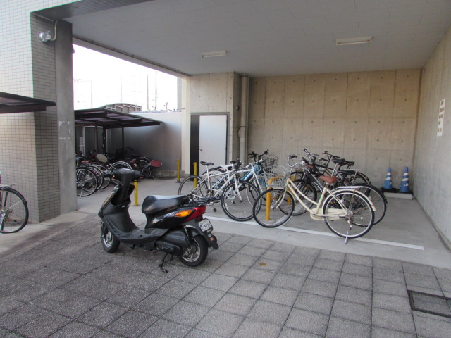 ケイズキューブのその他共用部分|バイク置場と駐輪場です