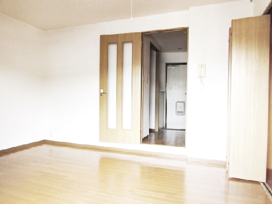 三和建設中山寺ビルの居間・リビング|ゆったり過ごせる居間です