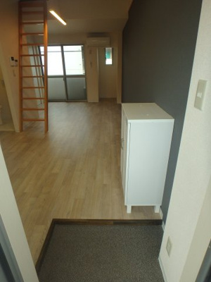 【玄関】 | クレストウッド | 松島　クレストウッド　1R+ロフト　玄関