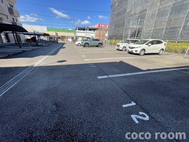 アムール高田の駐車場