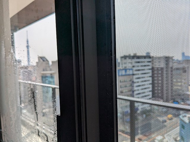 ONE ROOF RESIDENCE台東根岸の設備|4.8帖洋室、南西向き日当り眺望良好、14F、上層階の洋室窓からからスカイツリー隅田川花火見えます