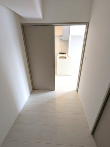 ONE ROOF RESIDENCE台東根岸の設備|2.6帖サービスルーム、実質洋室です、エアコン・クローゼット付です