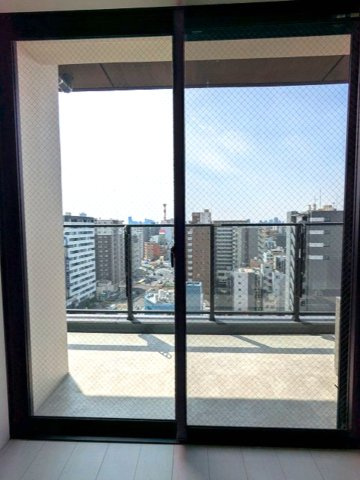 ONE ROOF RESIDENCE台東根岸の設備|14F、上層階の洋室窓からスカイツリー隅田川花火見えます、南西向き日当り眺望良好