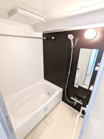 ONE ROOF RESIDENCE台東根岸の浴室|追焚オートバス、浴室換気乾燥機、ワイドシャワーヘッド