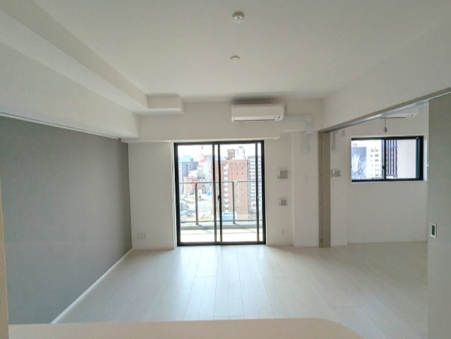 ONE ROOF RESIDENCE台東根岸の内装|インターネット無料、エアコン4台付、南西向き日当り眺望良好、4.8帖洋室を開放して広々のリビングでの生活も、カウンターキッチン