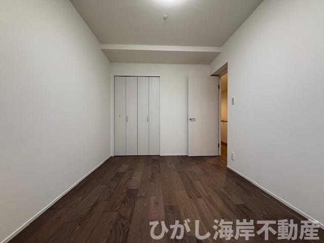 パシフィックガーデン茅ヶ崎A棟の寝室|新規リフォーム完了！　7帖　洋室