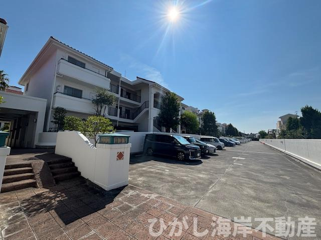 パシフィックガーデン茅ヶ崎A棟の駐車場|敷地内駐車場