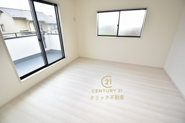 いろどりアイタウン　笠間市市野谷　24-P1　1の洋室|採光バッチリ・通風良好です。
たっぷり差し込む陽光がお部屋を明るく照らします！