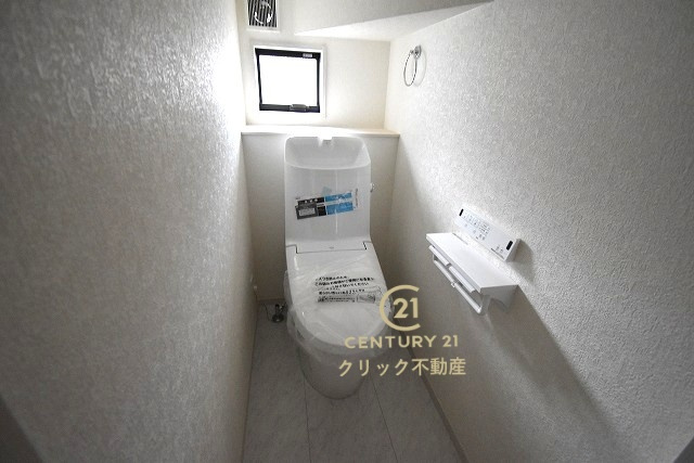 いろどりアイタウン　笠間市市野谷　24-P1　1のトイレ|１階と２階、２ヶ所に清潔なトイレ。
毎日使う空間と機能だから、いつまでも清潔なスペースであってほしいのがトイレです。