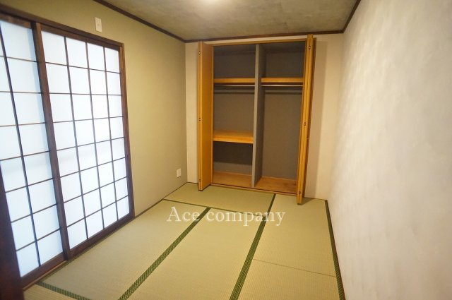 【内装】 | 生野区巽中2丁目 | 【1階：和室6帖】クローゼット完備です♪