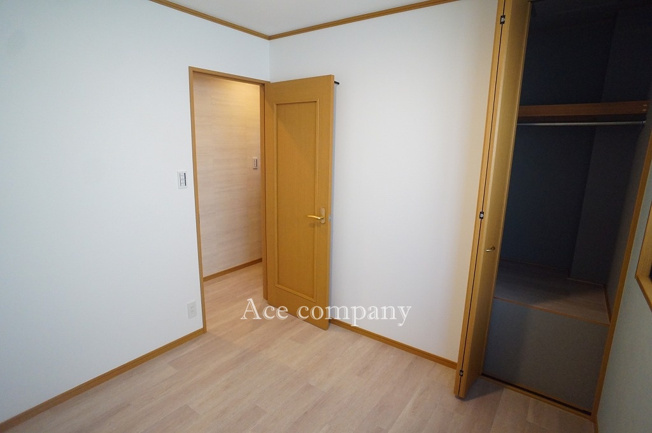 【子供部屋】 | 生野区巽中2丁目 | 【3階：洋室4.5帖】床上げクローゼット完備です♪