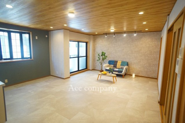 【居間・リビング】 | 生野区巽中2丁目 | 【LDK：17.7帖】全室クロス貼替え、床フロアタイル・CF張替え、建具一部新調、ハウスクリーニング済みです☆