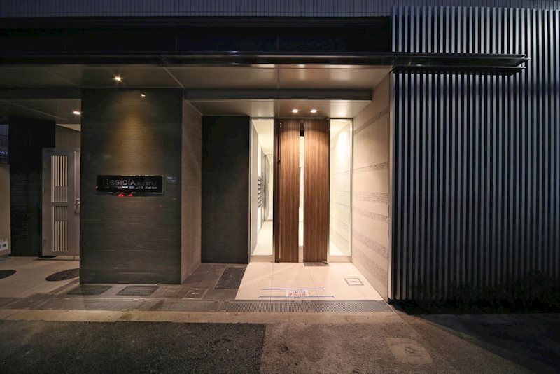 レジディア三宿のエントランス