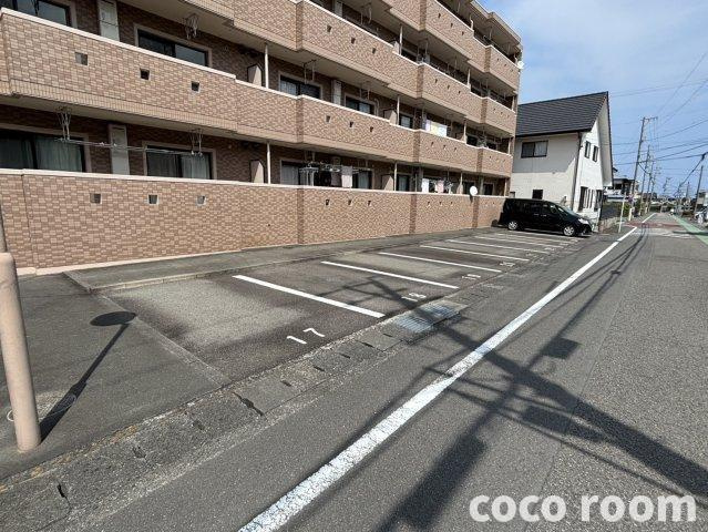 アムール高田の駐車場