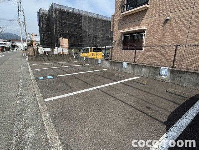 アムール高田の駐車場