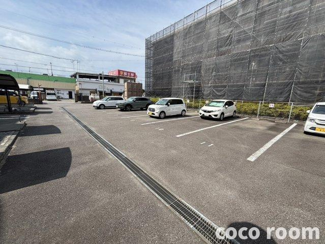 アムール高田の駐車場