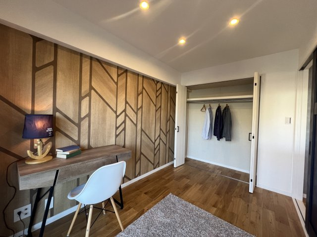 オシャレなリノベはワクワクしちゃいます♪【レゾン南林間】の洋室|落ち着いた色調の洋室です