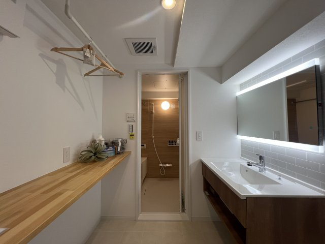 オシャレなリノベはワクワクしちゃいます♪【レゾン南林間】の独立洗面台|独立洗面化粧台付き