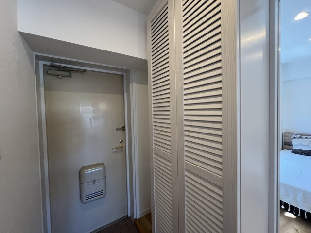 オシャレなリノベはワクワクしちゃいます♪【レゾン南林間】の玄関|ゆったりとした玄関です