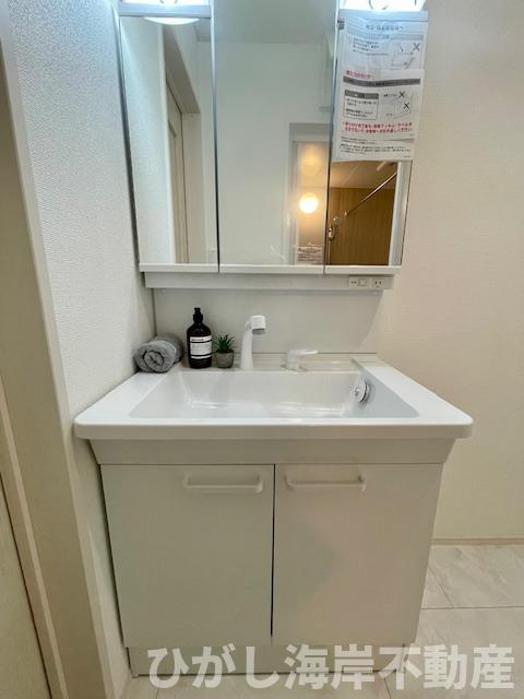 平塚市龍城ケ丘　新築戸建　全4棟　の独立洗面台|三面鏡化粧台