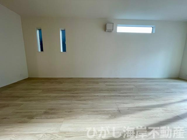 平塚市幸町　新築戸建の居間・リビング|19.3帖　LDK