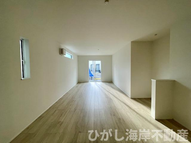 平塚市幸町　新築戸建の居間・リビング|19.3帖　LDK