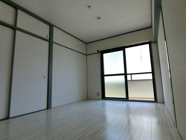 マンション吾光の洋室
