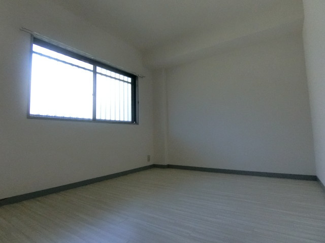 マンション吾光の洋室