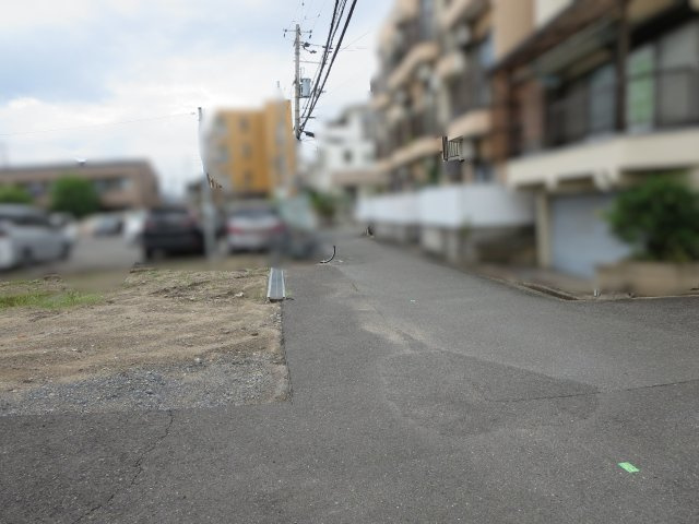 売土地　大東市南津の辺町1号地（建築条件無し更地）の前面道路含む現地写真