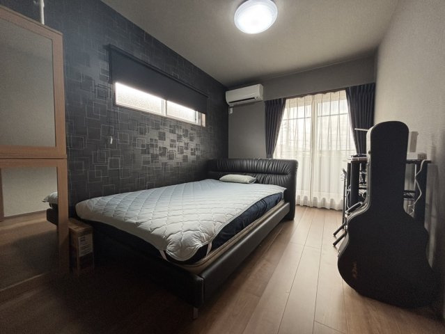 野田市柳沢　中古戸建　令和3年築の洋室|2階6.7帖の洋室です！ベッドを置いても余裕がある広さがあります！各部屋広々した間取りです！