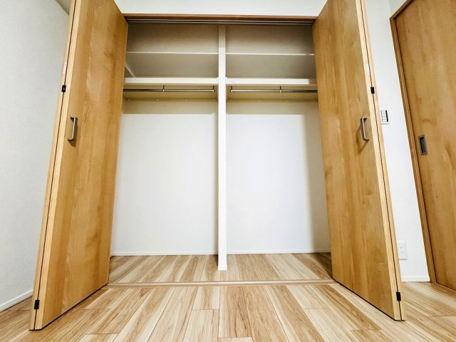 【収納】 | 成増ハウス（成増店） | 6.2帖洋室内収納にはハンガーパイプ付収納を採用。
