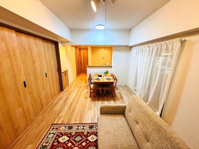 【居間・リビング】 | 成増ハウス（成増店） | 家具の配置がしやすい縦長のリビング。※家具・小物等はディスプレイ用の為、販売対象には含まれません。