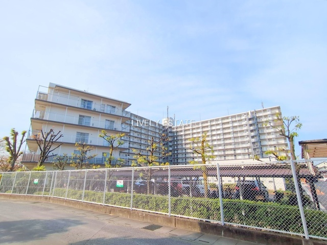草加スカイハイツの外観