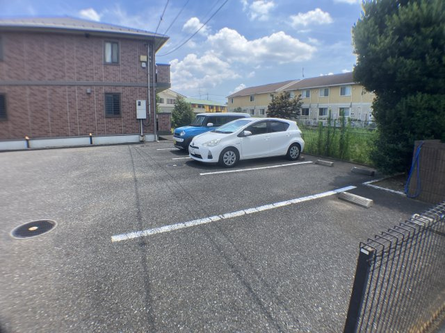 ジェネシスＫの駐車場