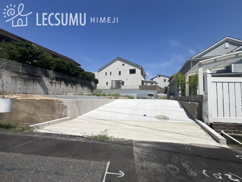 姫路市西新在家３丁目/売土地の前面道路含む現地写真