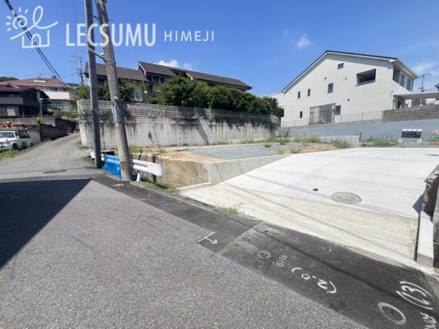 姫路市西新在家３丁目/売土地の前面道路含む現地写真