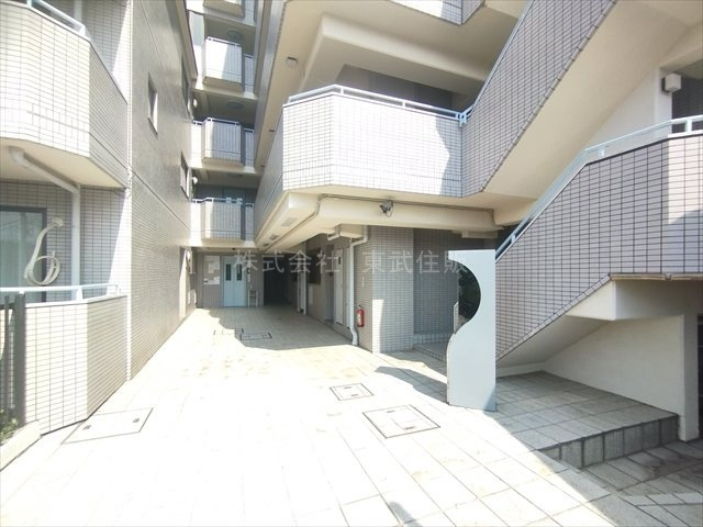 【エントランス】 | ザ・ステイツ志木アーバンヒルズ | ゆとりのあるエントランスです