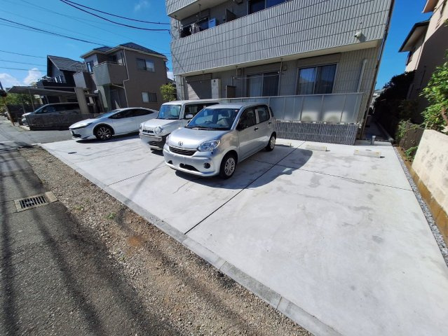 クレール太平台の駐車場