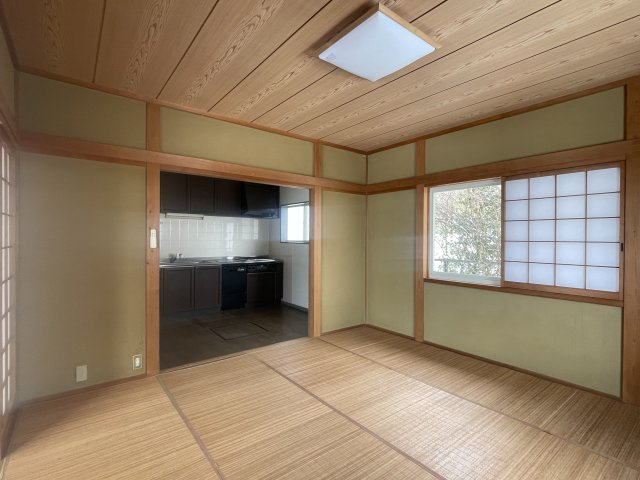 大津市南小松中古戸建の和室|８畳和室