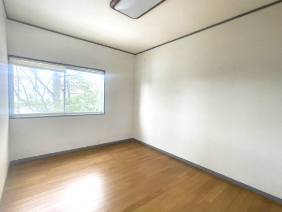 大津市南小松中古戸建の洋室|６帖洋室（中）
