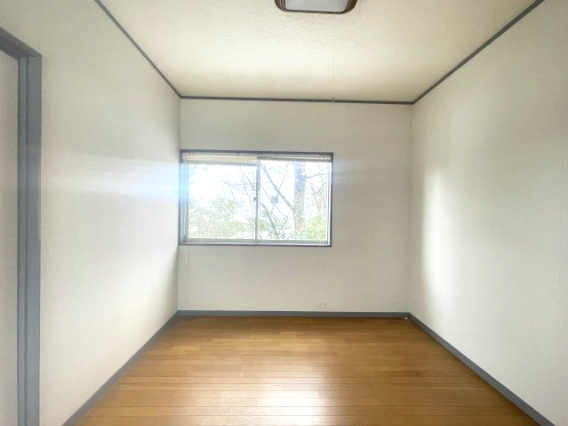 大津市南小松中古戸建の洋室|６帖洋室（中）