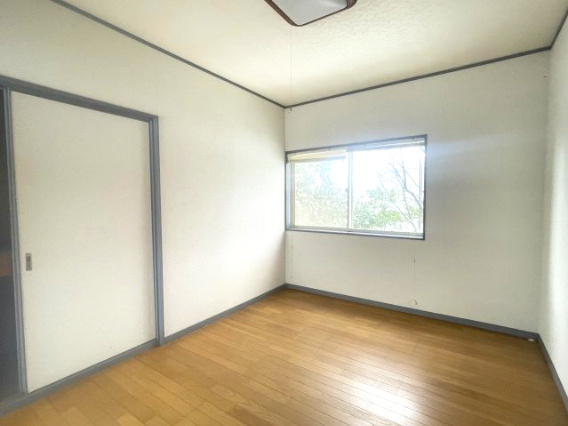 大津市南小松中古戸建の洋室|６帖洋室（中）