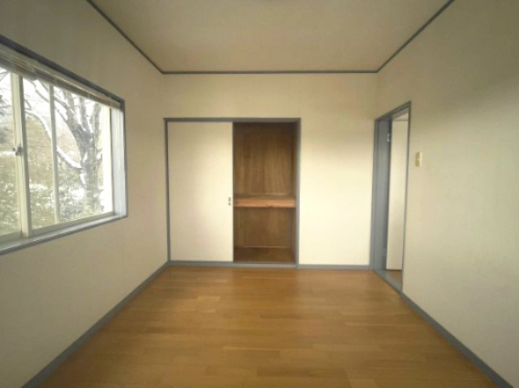 大津市南小松中古戸建の洋室