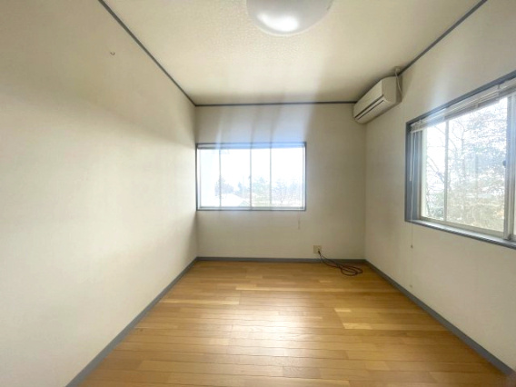 大津市南小松中古戸建の洋室