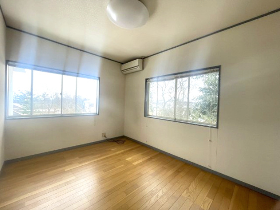 大津市南小松中古戸建の洋室