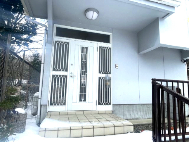 大津市南小松中古戸建の玄関