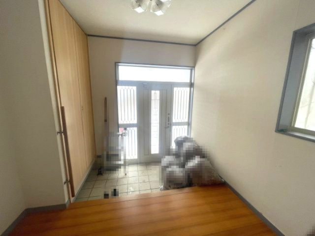 大津市南小松中古戸建の玄関